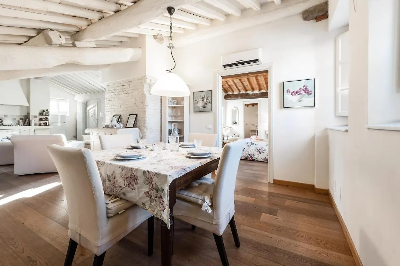 Palazzo Guinigi Apartment Lucca Italy